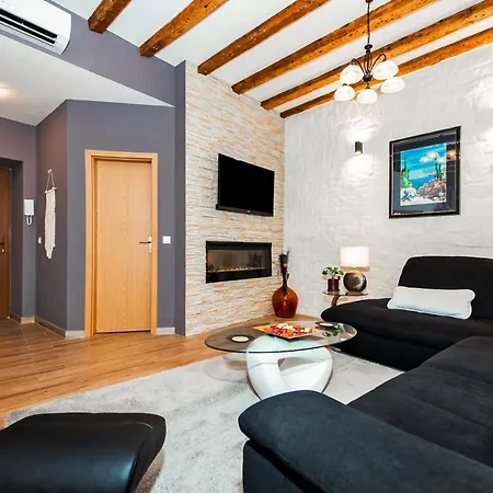 Luxury Kastela Antika דירה רוביני