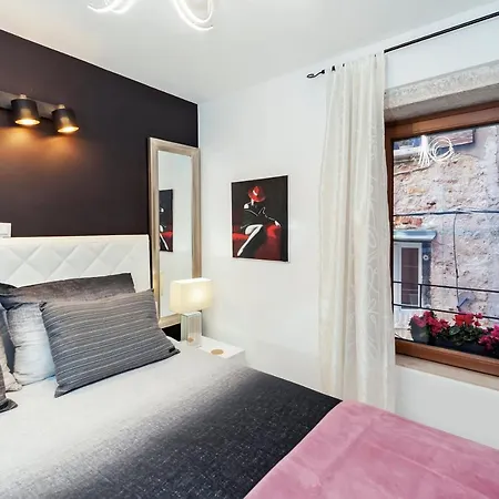 Luxury Kastela Antika רוביני